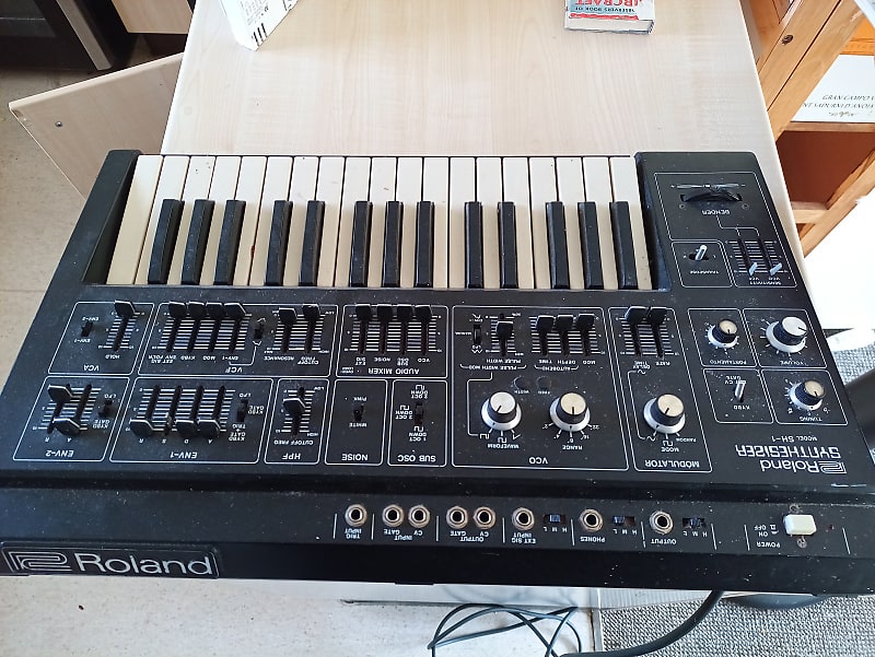 Roland SH-1 32-Key Synthesizer | Reverb UK