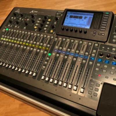 Behringer X32 32 Channel 16 Bus Digital Mixing Console Near MINT image 1