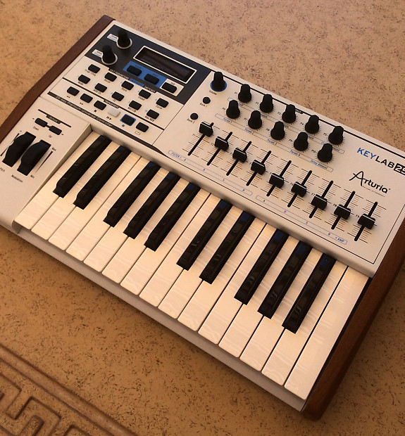 Arturia Keylab 25 Midi Controller Keyboard Synthesizer