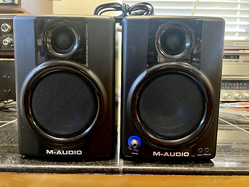 MAudio Studiophile AV 40 Studio Monitor Shelf Speakers w/ Reverb