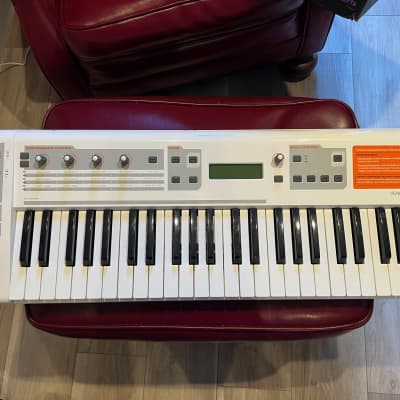 希少 M-AUDIO VENOM バーチャル・アナログ デジタル シンセサイザー M-AUDIO初の本格バーチャルアナログシンセサイザー『Venom』登場