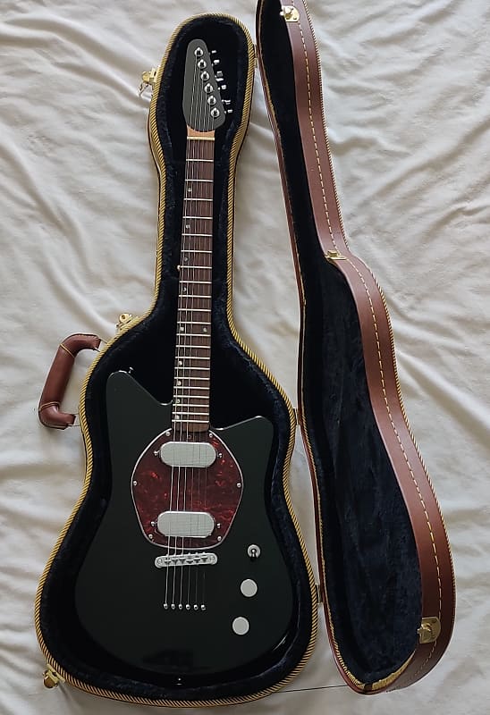 Versoul Raya 2000s - Rolling Stones Love this Guitar - Rare, Excellent condition-Black with Case image 1