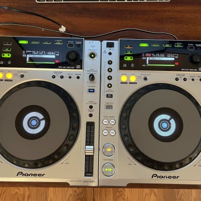 2x Pioneer CDJ-850 DJ Digital Media Player - Silver, Pair image 1