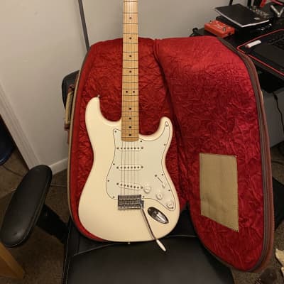 Fender Standard Stratocaster  2017 Gloss white image 6