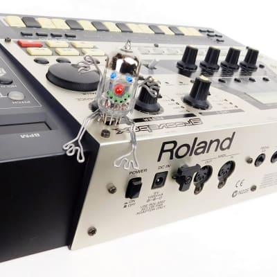 ROLAND MC-307 groove box-