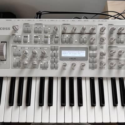 Access Virus TI2 Polar 37-Key Digital Synthesizer incl. Flightcase