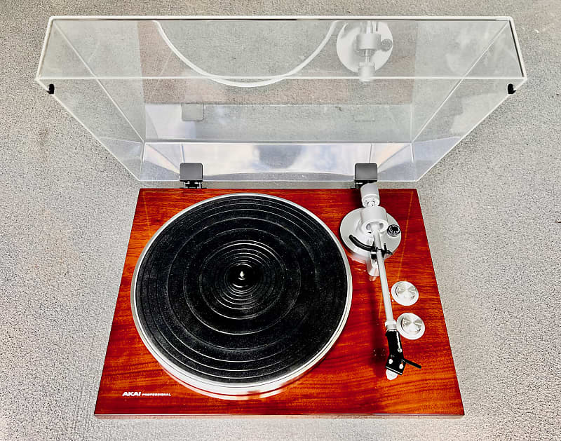 Akai BT500 Belt-Drive Streaming Turntable with Bluetooth 2010s - Walnut/Brushed Aluminum  			