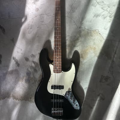 Fender Squier Jazz Bass 2002-2005 - Black. Soft case included image 2