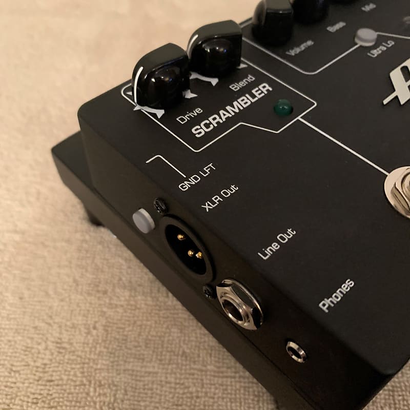 Bass Pedalboard - Ampeg SCR-DI, MXR Bass Compressor