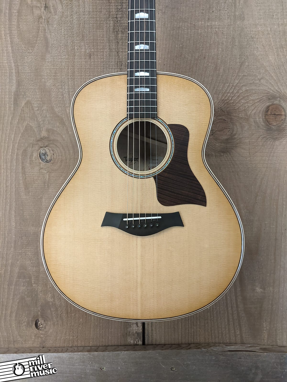 Taylor GT 611e LTD Sitka Spruce/Big Leaf Maple Acoustic Electric Guitar w/gigbag