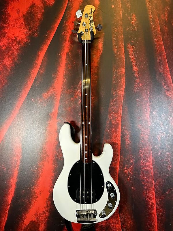 Sterling by MUSIC MAN Ray34 Fretless-