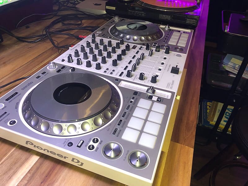 Pioneer DJ DDJ-1000SRT ホワイト DDJ-1000SRT-W (archived) 4-channel performance DJ controller