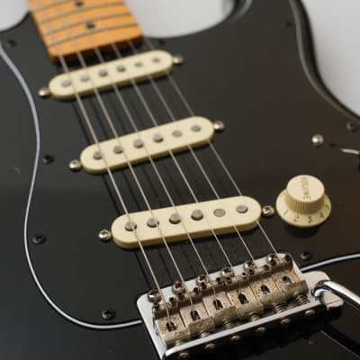 Squier E-series Stratocaster with Maple Fretboard (Made In Japan) 1983 - 1986 - Black image 2