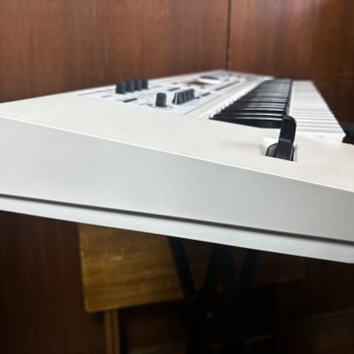 Roland JUNO-DS 61 61-key Synthesizer Special Edition White w/ gig bag juno-ds61w image 5