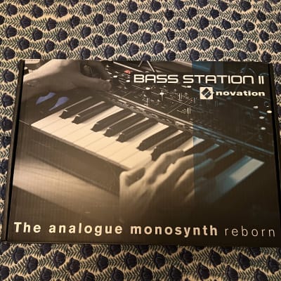 Novation Bass Station II 25-Key Monophonic Synthesizer