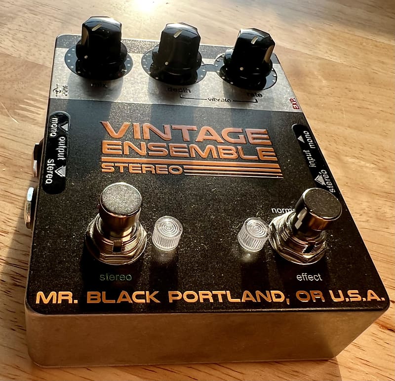 Mr. Black Stereo Vintage Ensemble