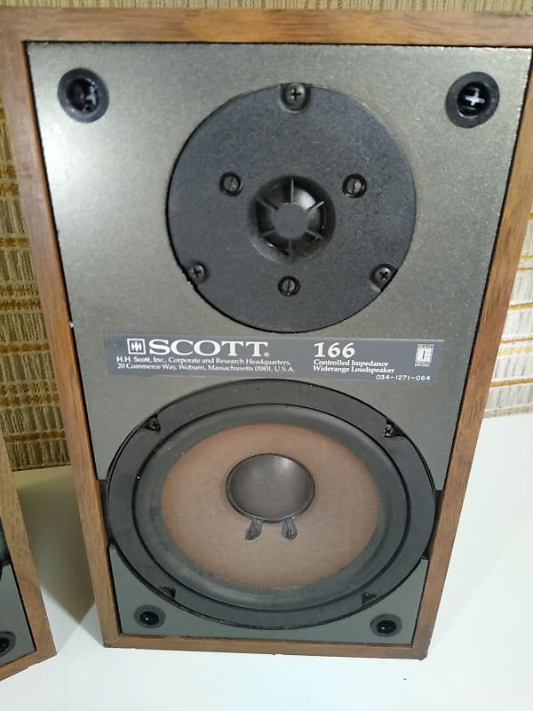 Scott Model 166 Vintage American-made 70s Woody cabinet Bookshelf Speakers