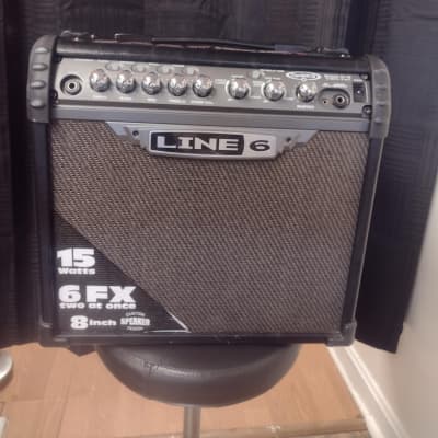  Line 6 Spider III 15-Watt Guitar Combo Amplifier : Musical  Instruments