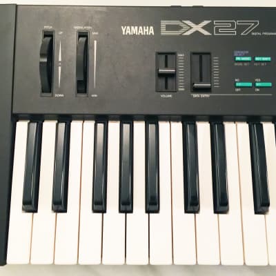 YAMAHA DX-27 Vintage FM Synthesizer Made in JAPAN - 1985. Great Condition ! image 2