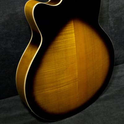 Peerless Monarch Archtop Guitar w case  Sunburst #7773 image 3