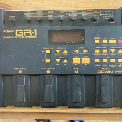 Roland GR-1 Guitar Synth WITH GK-3 PICKUP