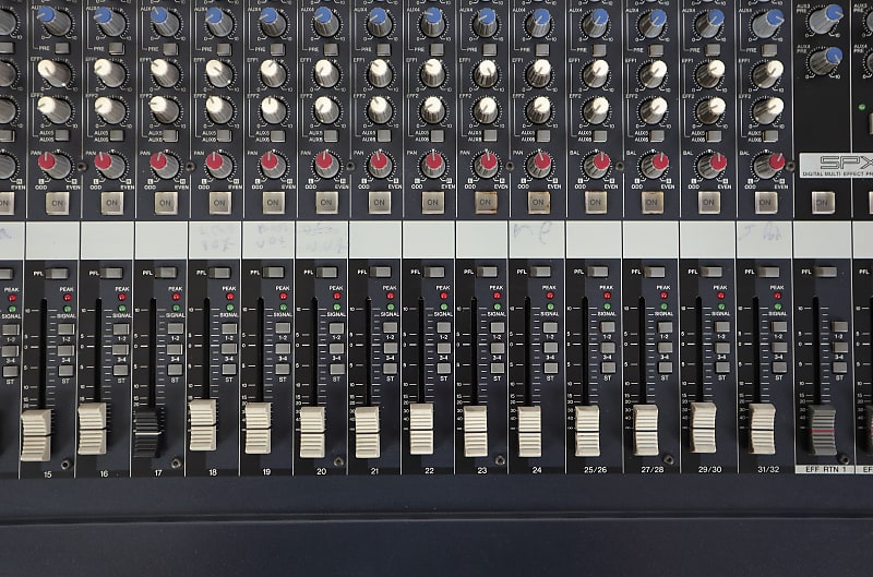 Yamaha MG32/14FX 32-Channel Mixer Mixing Board w/ DSP