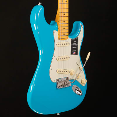 Fender American Professional II Stratocaster, Maple Fb, Miami Blue 7lbsÂ  13.7oz image 3