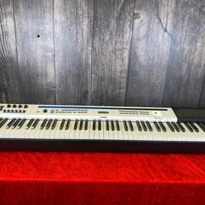 Roland F-100 Stage Piano (Queens, NY) | Reverb