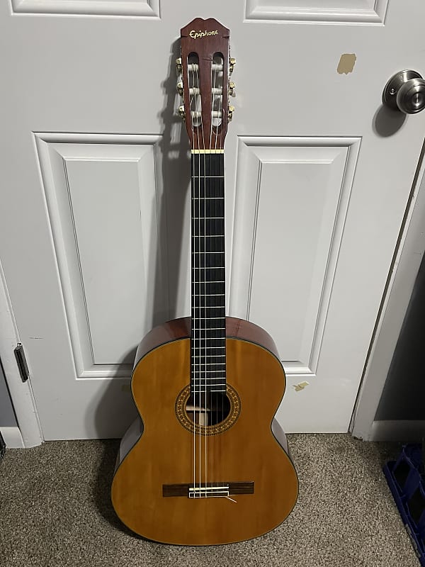epiphone c40 classical acoustic guitar w/nice soft case Reverb