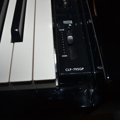 Yamaha Clavinova CLP-795 GP PE 2023 - Polished Ebony image 2