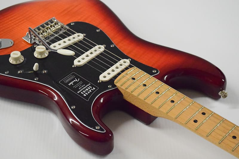 Fender Player Stratocaster Plus Top - Aged Cherry with Maple