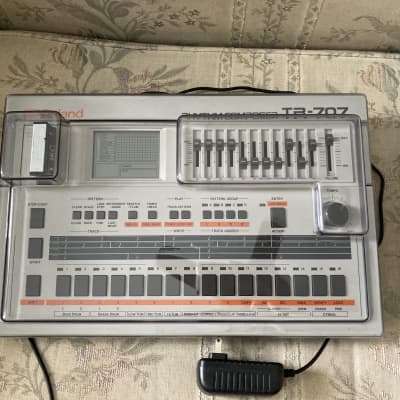Roland TR-707 + Roland M-16C Memory Card +Decksaver Screen
