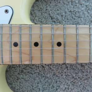 Vintage 1994 Fender Stratocaster Guitar Yellow Japan Clean Case 1970s 3 Bolt Reissue image 3