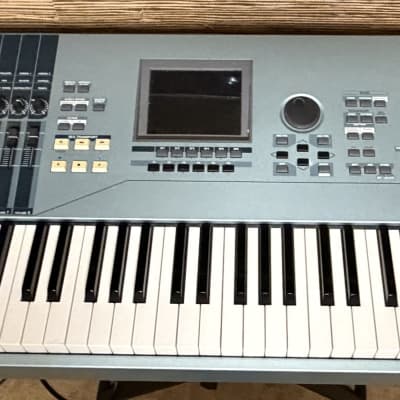 Yamaha Motif XS 8 Production Synthesizer 2000s - Gray