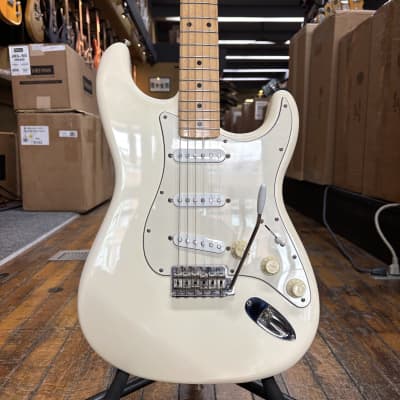 FENDER Classicシリーズ 70’s ストラト Fender Classic Series '70s Stratocaster | Reverb