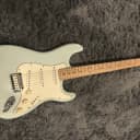 Squier Deluxe Stratocaster Daphne Blue