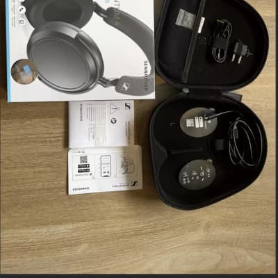 Sennheiser Momentum 4 Over The Ear Wireless Headphones - Black 2024 - Black image 2