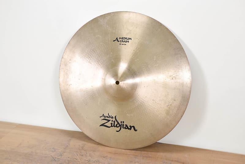 Zildjian 18-inch A Medium Crash Cymbal (church owned) CG00S66 imagen 1