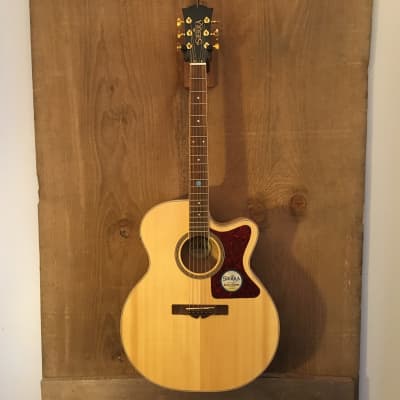 Sierra SJS98CE Tahoe Solid-Top Jumbo Cutaway Acoustic Electric Guitar Natural image 3