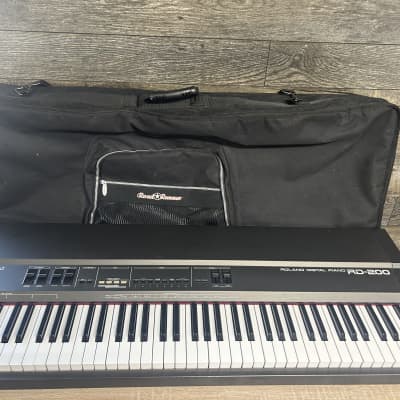 Roland RD-200 Digital Stage Piano 76-Key w/ Case #1859