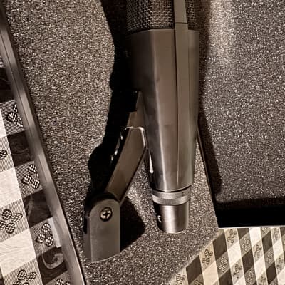 Sennheiser MD 421 II + shock mount image 3