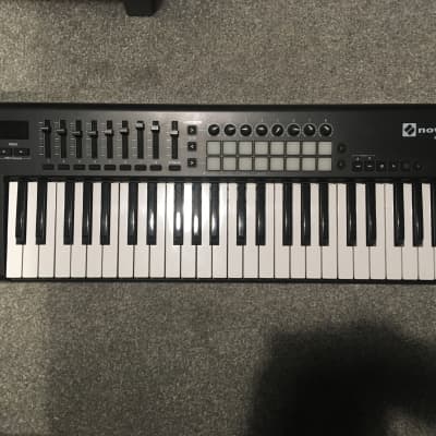 Novation Launchkey 49 MKII MIDI Keyboard Controller 2015 - 2020 - Black