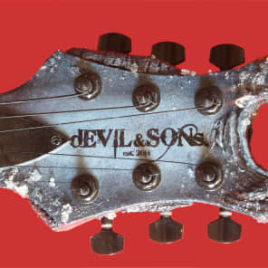 The Xenomorph III Alien themed guitar/playable artwork from Devil & Sons image 8