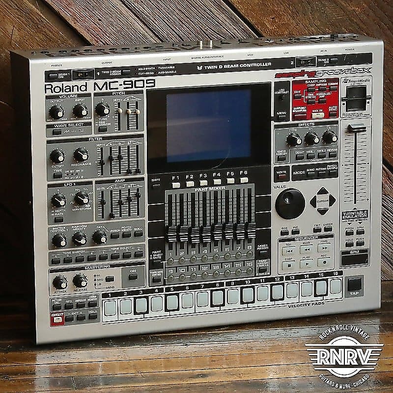 Roland MC-909 Sampling groove box - 音源モジュール