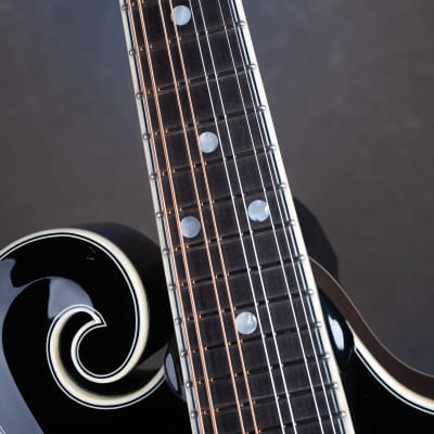 Bourgeois M5-F-BT Black Top Aged F-style mandolin Brand New image 7