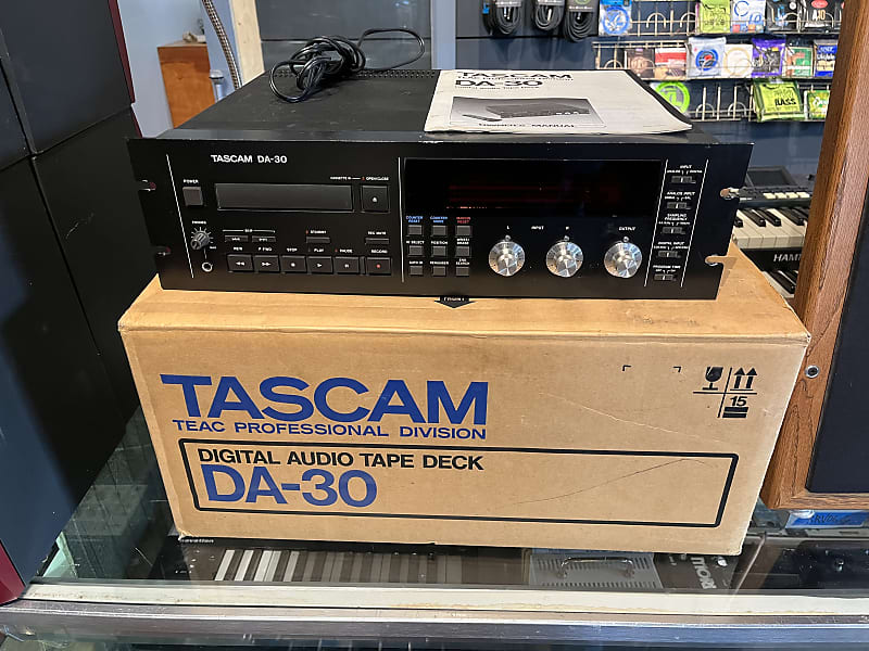 Tascam  DA-30 w/ Remote image 1