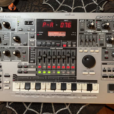 Roland MC-505 Groovebox 1998 - 2002 - Gray