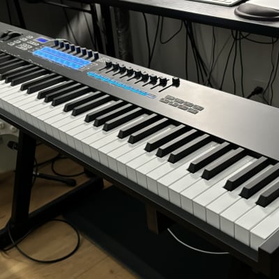 Novation Launchkey 88 MKIII MIDI Keyboard Controller 2022 - Present - Black