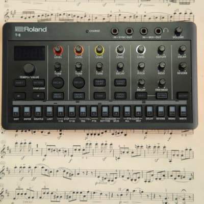 Roland T-8　BEAT MACHINE Getting to Know AIRA Compact: T-8 Beat Machine - Roland Articles