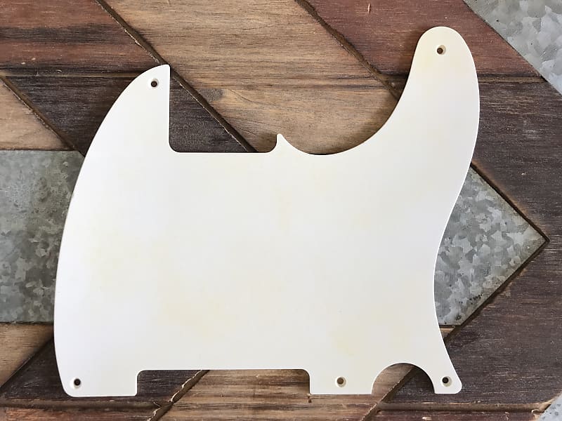 Fender® Aged Genuine 50's Esquire Telecaster® Pickguard 1